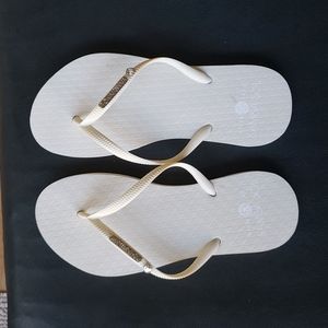 Samba Sol flip flops size 7/8 off while